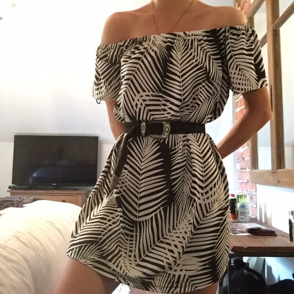 Off the shoulders dress - Picture 3 of 3